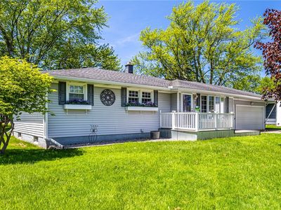 7 E Crest Dr