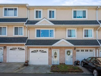 47 Sea Gate Ct