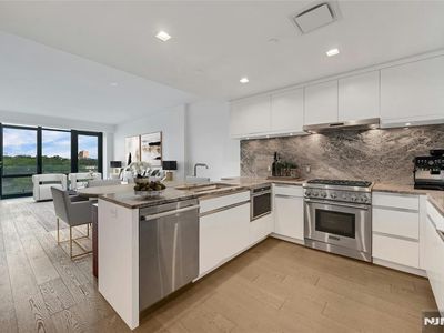 320 Adolphus Avenue #1004