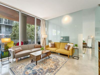 250 NW 24th St APT 2B