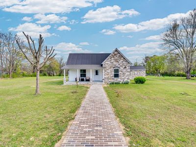 320 W King St