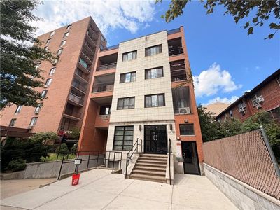 14485 Roosevelt Ave