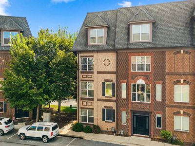 1454 Trafalgar Ln