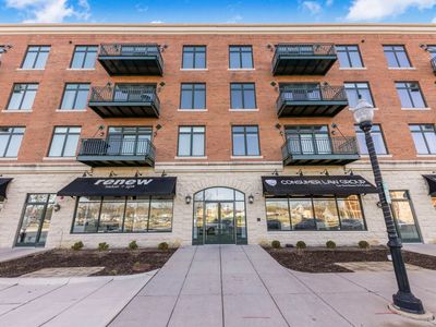 160 S River St UNIT 204