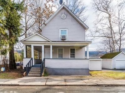 8 Hickory Street