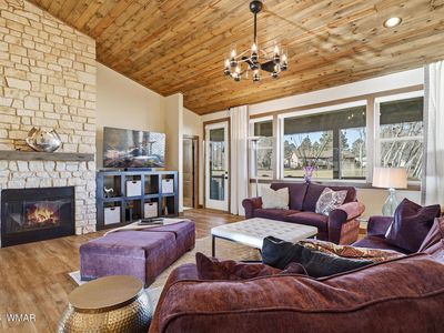 1140 N Bison Golf Ct