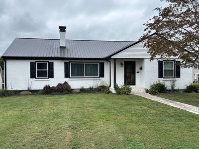 110 W Grundy Ave