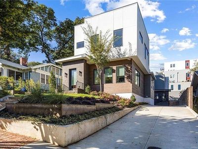 522 Boulevard Pl NE #1