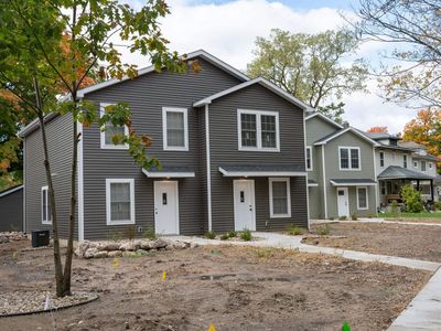 1111 Edwardsburg Ave