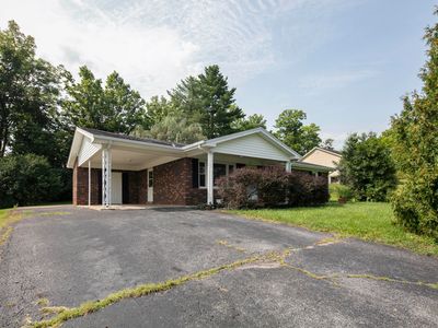 321 Lee Dr