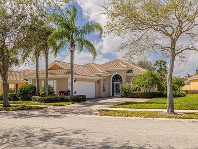 5242 Eleuthra Cir