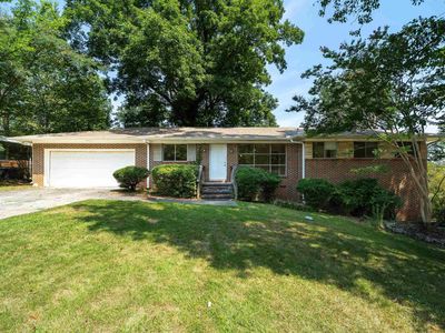 957 Hickory Cir