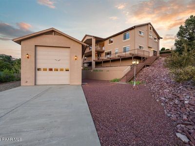 2589 Carolyn Cv