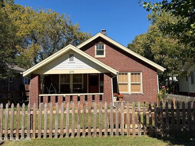 2119 Woodbine Ave