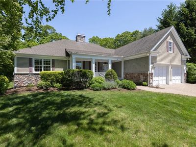 9 Newbury Dr