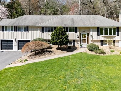 16 Cayuga Rd