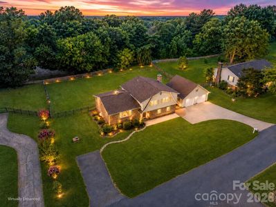 3252 Hollyhill Cir