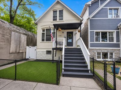 437 W 44th Pl