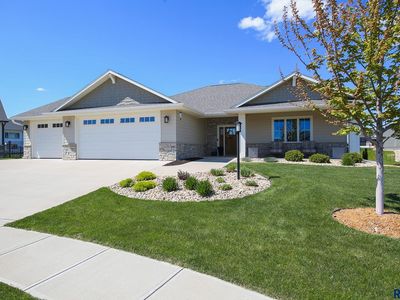 6704 E Spitfire Cir