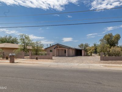 623 W Thurber Rd