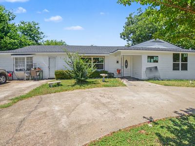 3623 Castle Hills Dr