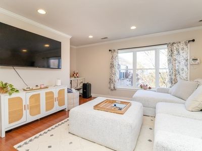 156 Newton St APT 4