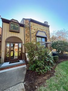 15 Delbarton Ct