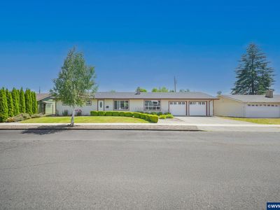 1166 N Douglas Ave