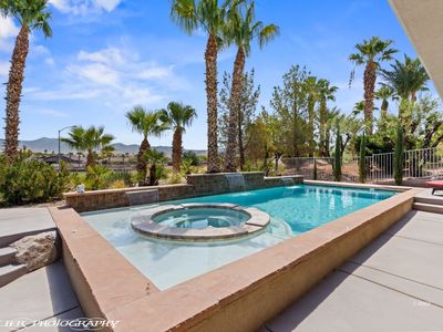 560 Rolling Hills Dr