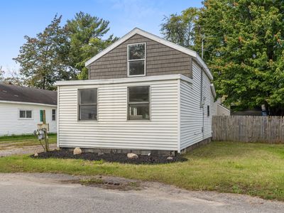 11921 Roxbury Dr NE