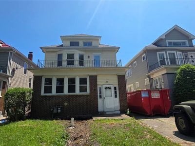 27 Crestwood Ave
