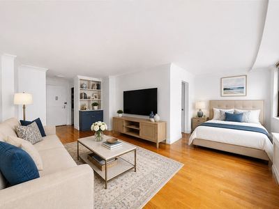 225 E 36th St APT 9D