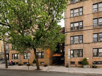 429 Fairmount Ave APT 210