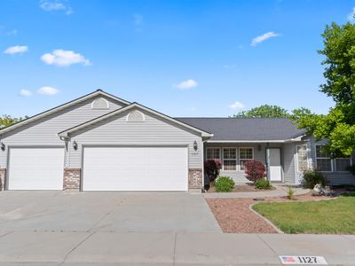 1127 N Lightning Pl
