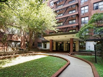 1275 E 51st St APT 4M