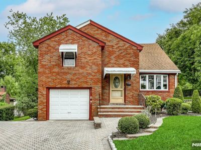 105 Arnot Pl