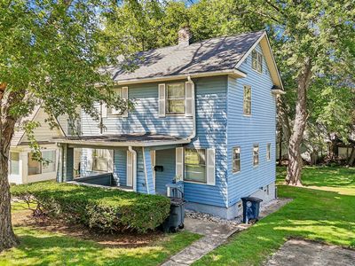 989 Amelia Ave