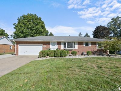 9032 Lawrence Dr