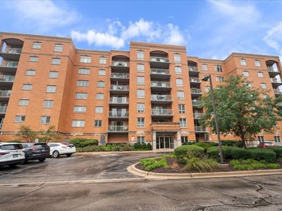 6801 N Milwaukee Ave APT 402