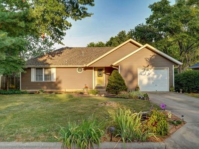 5649 S Pinehurst Avenue