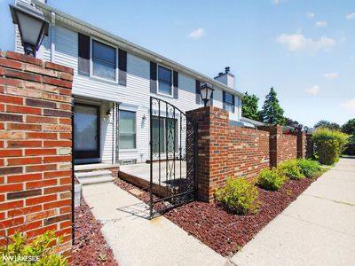 38951 Golfview Dr