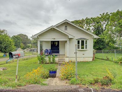 900 W Emerald Ave