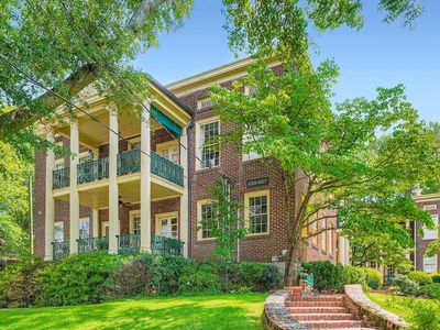 1027 Saint Charles Ave NE APT B