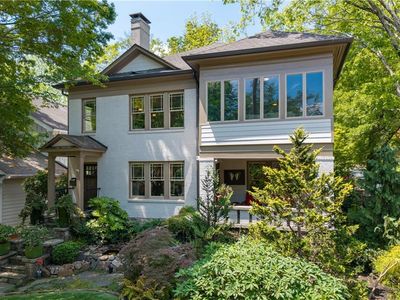 904 Charles Allen Dr NE