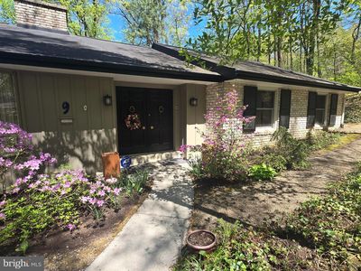 9 Brownstone Dr