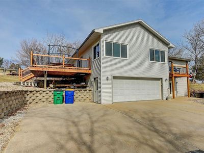 1709 Lake Front Dr NE