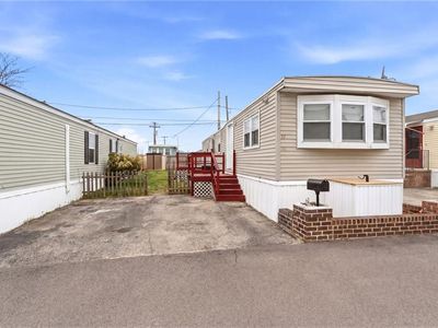 Property at 11 East Dr, Rumford, RI