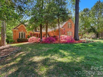 225 Highland Forest Dr