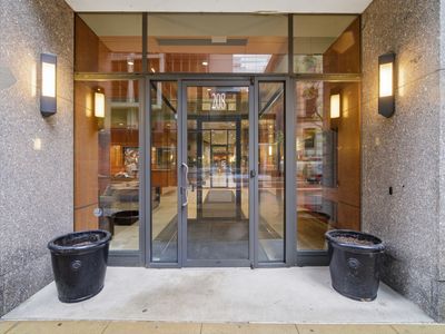 208 W Washington St APT 910
