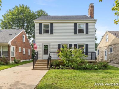 846 Lake Michigan Dr NW